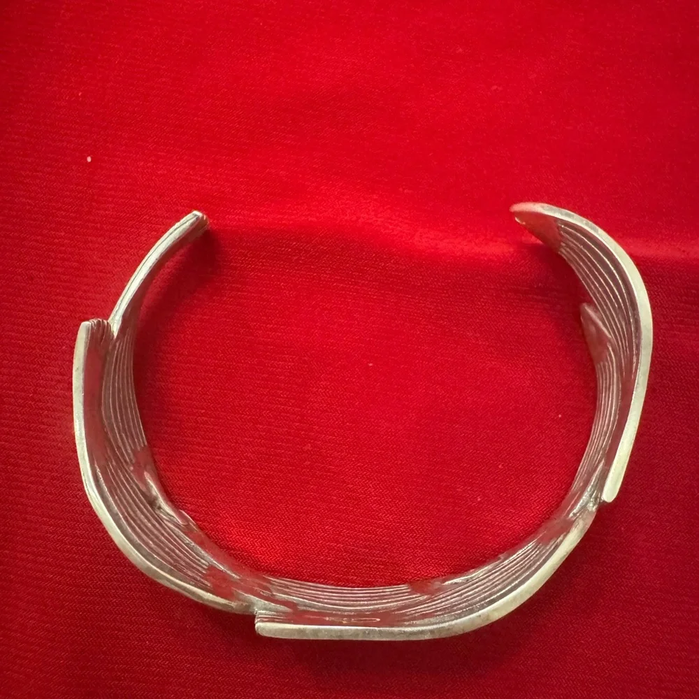 G2 Silver School of Fish Cuff Bracelet Host Pick 🥳 - Picture 5 of 6